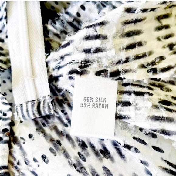 St. John Couture Sleeveless Ruffled Feather Blouse Size 2 or Extra Small - Picture 11 of 11